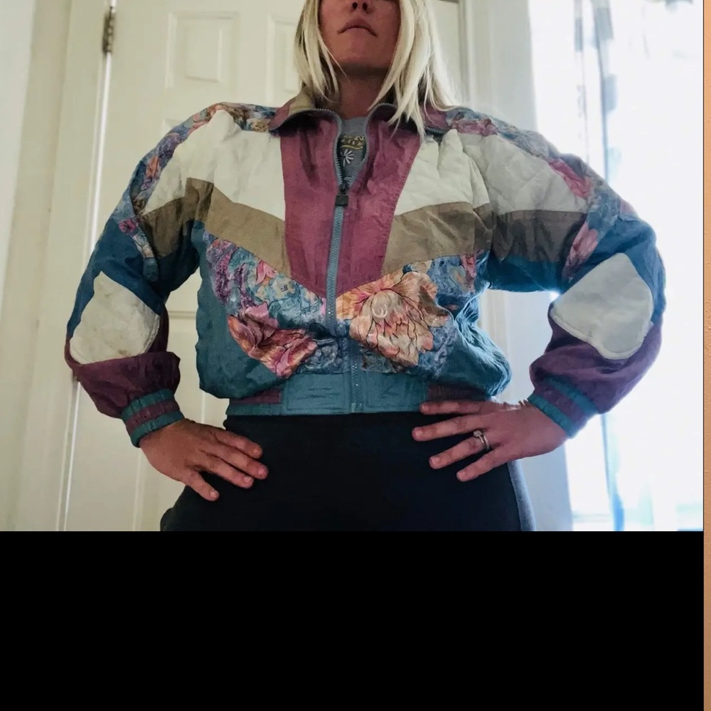 True vintage 80’s/90’s windbreaker-great for Halloween!